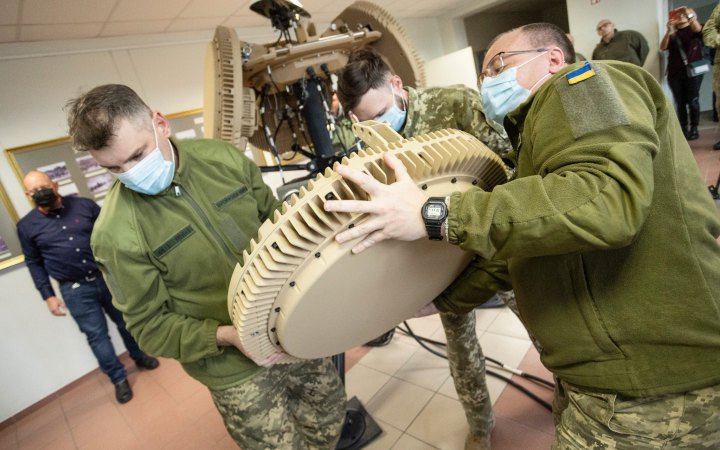 Українські бійці у Литві вчаться користуватися радарами, які придбали за кошти акції "Radarom!"