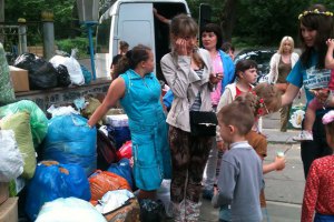 Власти эвакуировали 25 тыс. украинцев из Донецкой и Луганской областей