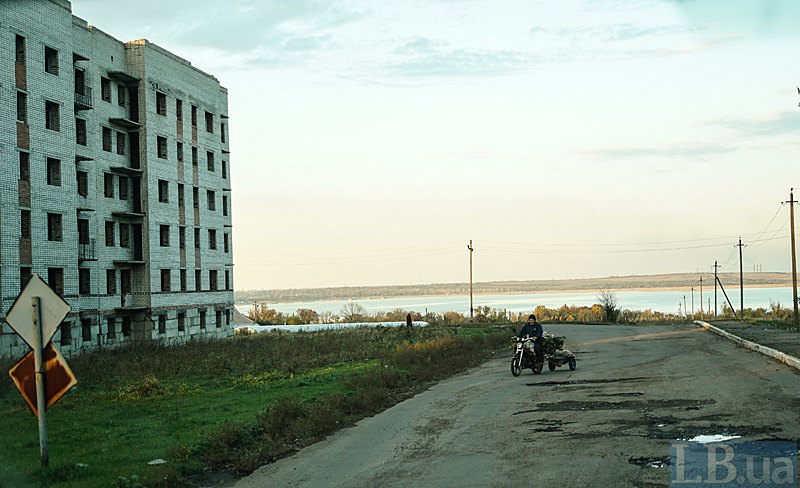 Въезд в Новолуганское