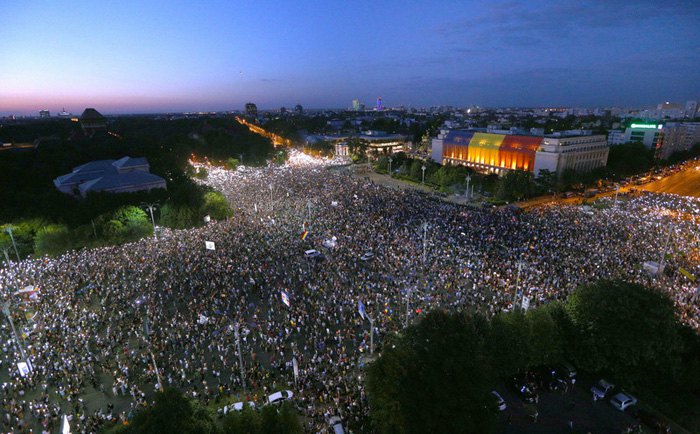 Протестующие на площади Виктории, Бухарест, 10 августа, 2018.