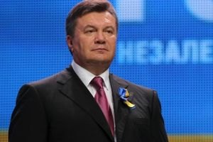 Янукович зустрів президента Литви букетом квітів