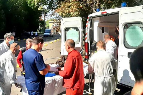 В военный госпиталь в Киеве доставили новый борт с ранеными в зоне ООС
