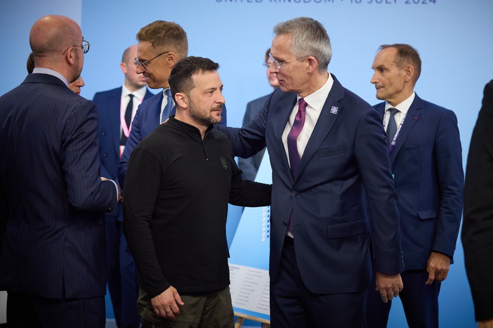 Володимир Зеленський та Йенс Столтенберг під час саміту Європейської політичної спільноти, Велика Британія, 18 липня 2024