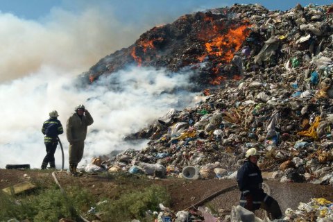 В Днепропетровской области горит свалка твердых отходов