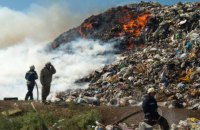 У Дніпропетровській області горить звалище твердих відходів