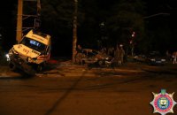 В Мариуполе "скорая" с бойцами "Азова" врезалась в такси