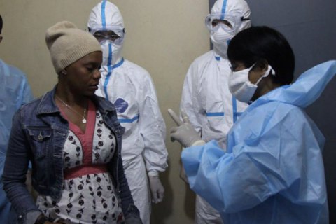 Китай схвалив нову вакцину проти вірусу Ебола