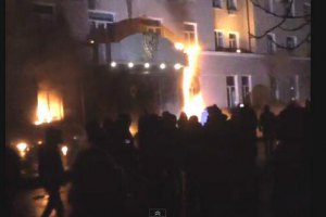 В Житомире после взятия ОГА подожгли здание УМВД