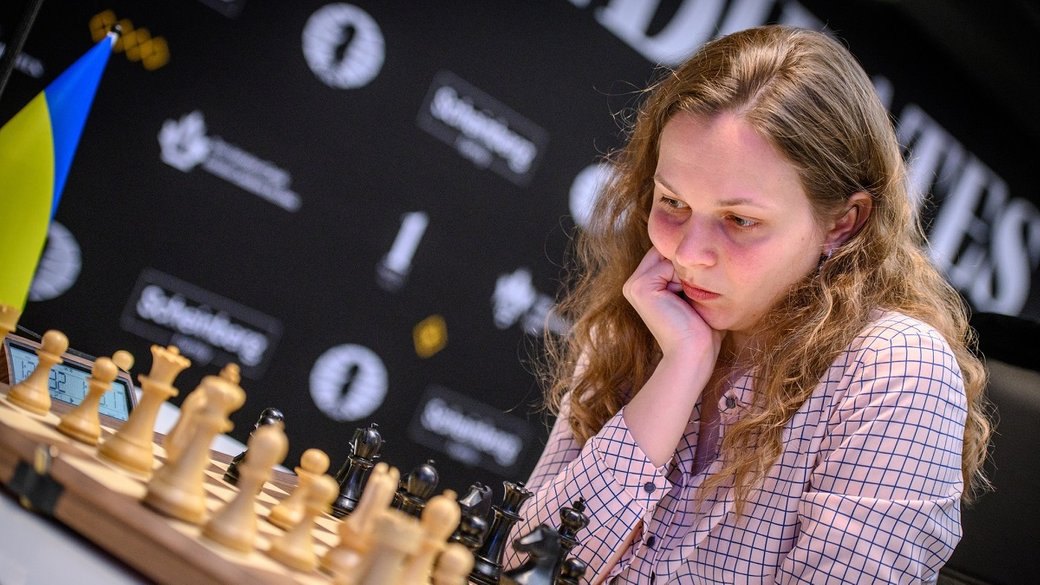 Анна Музичук під час шахової партії.