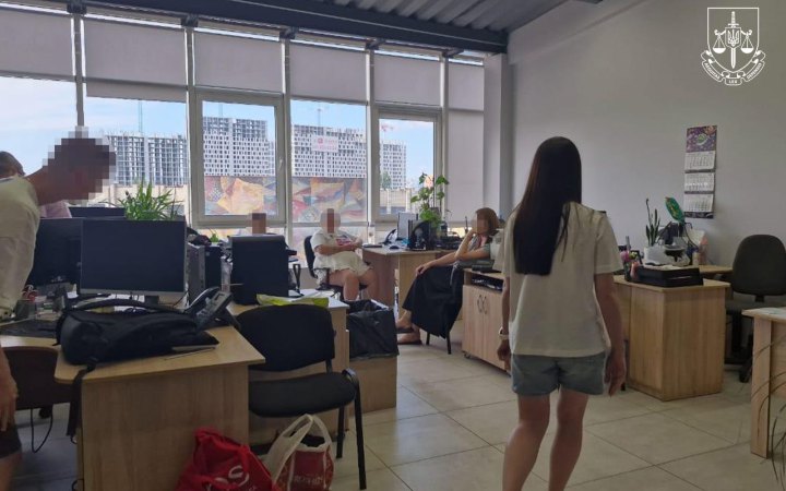 У Києві правоохоронці припинили роботу ряду шахрайських колл-центрів