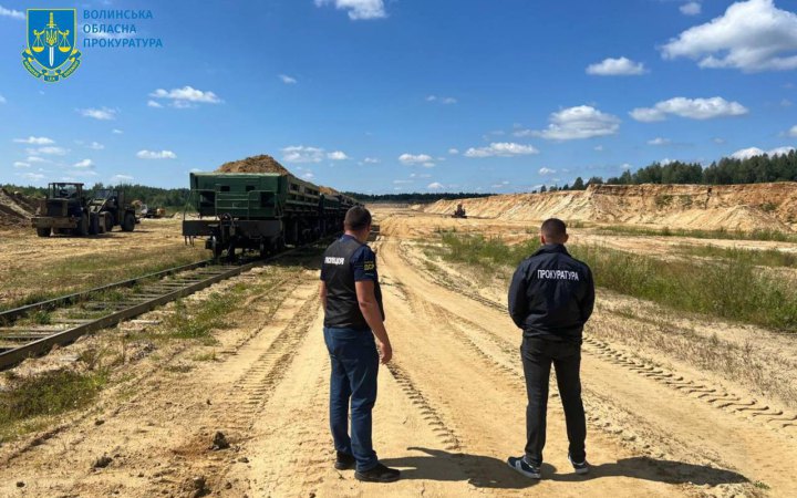 На Волині начальника кар’єру та спільників підозрюють у крадіжці понад 60 тисяч тонн піску в «Укрзалізниці»