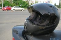 В Киеве на Воскресенке Daewoo сбил мотороллер