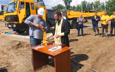 Квартира для «матінки» як подяка за освячення «Династії»