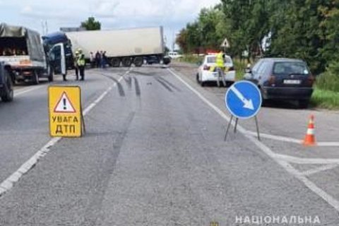 Внаслідок ДТП з чотирма автівками на Львівщині загинула 11-річна дівчинка