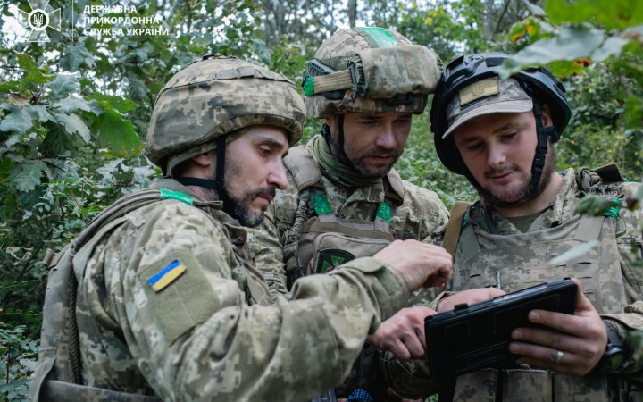 Українські прикордонники вразили кілька одиниць російської техніки  