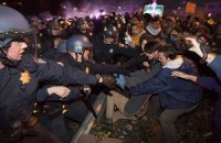 В Фергюсоне на акции протеста ранены два полицейских