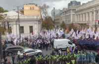 Біля Ради сталося зіткнення між учасниками акції SaveФОП та поліцією