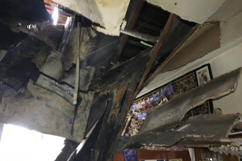 ​В двухэтажном жилом доме в Житомире обвалился потолок