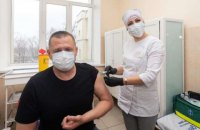 Мер Дніпра вакцинувався від ковіду, розкритикувавши щеплення "публічних персон"