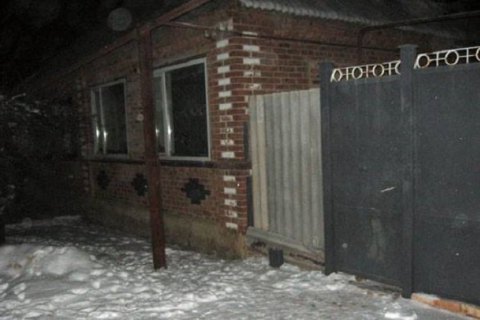 В Артемовске мужчина взорвал гранату в доме с детьми
