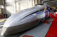 Китай начал тестировать сверхскоростной поезд