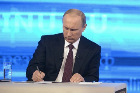 Путін підписав закон про штрафи для месенджерів