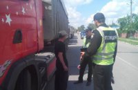 В Черниговской области задержали пять фур с львовским мусором