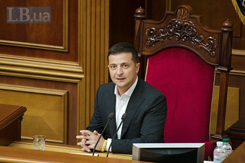 Зеленский призвал Раду принять закон об императивном мандате и санкциях за кнопкодавство