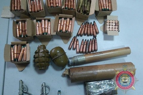 Полиция задержала бойца ДУК ПС на почте с посылкой гранат и патронов