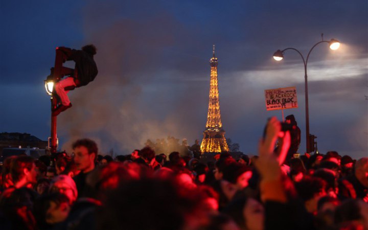 Сьогодні у Франції мають провести новий марш проти пенсійної реформи, очікують жорстких інцидентів