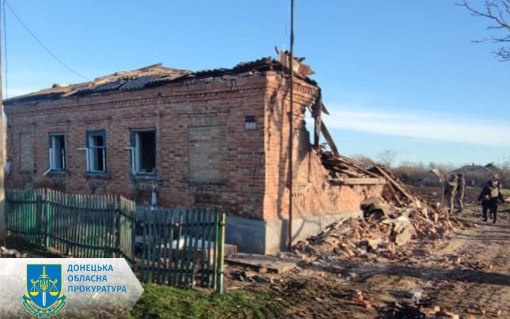 Окупанти вдарили ймовірно, “Смерчем” по селу на Донеччині, троє людей загинули