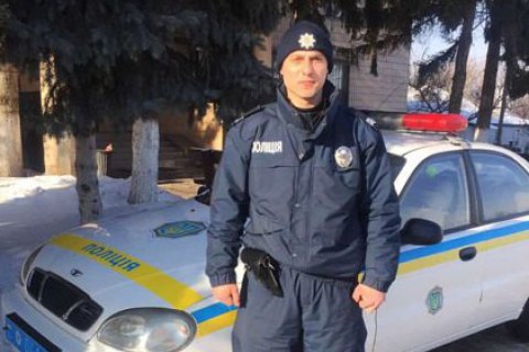 Полицейский в Черниговской области поймал дачного вора, пробежав за ним 5 км босиком по снегу