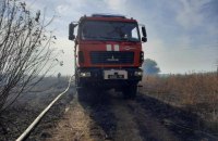 В Луганской области продолжается тушение трех очагов пожаров в двух районах
