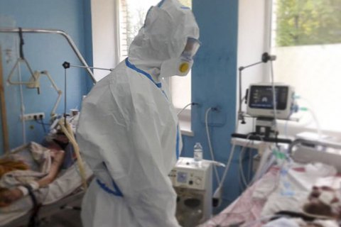У Києві через спадання захворюваності на ковід згортають роботу додаткових лікарень 