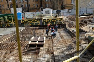Азаров: строители должны использовать отечественные материалы