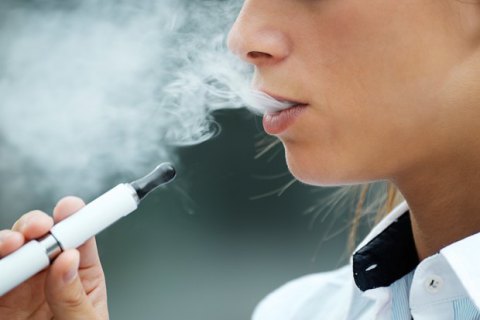 Рада поддержала запрет продажи электронных сигарет несовершеннолетним