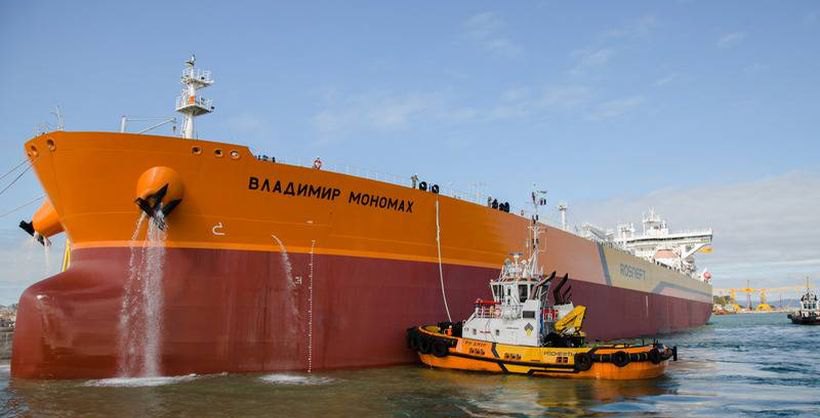 Перший російський нафтовий танкер класу Афрамакс ‘Володимир Мономах’ було передано Роснафтофлоту 21 січня 2021 року.