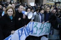 "Беркут" защитил здание Ахметова от гнева киевлян