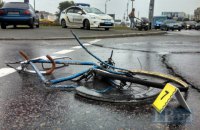 ​В Киеве внедорожник сбил насмерть велосипедиста