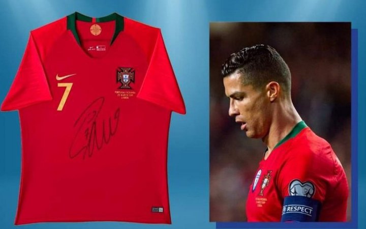 Роналду відреагував на продаж його футболки з автографом на аукціоні на підтримку ЗСУ
