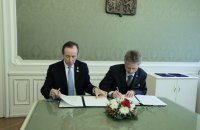 Главы сенатов Польши и Чехии призвали ЕС и НАТО срочно дать Украине оружие, - Перебийнис