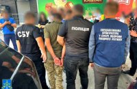 Працівника військкомата на Хмельниччині викрили на одержанні $4500 хабаря