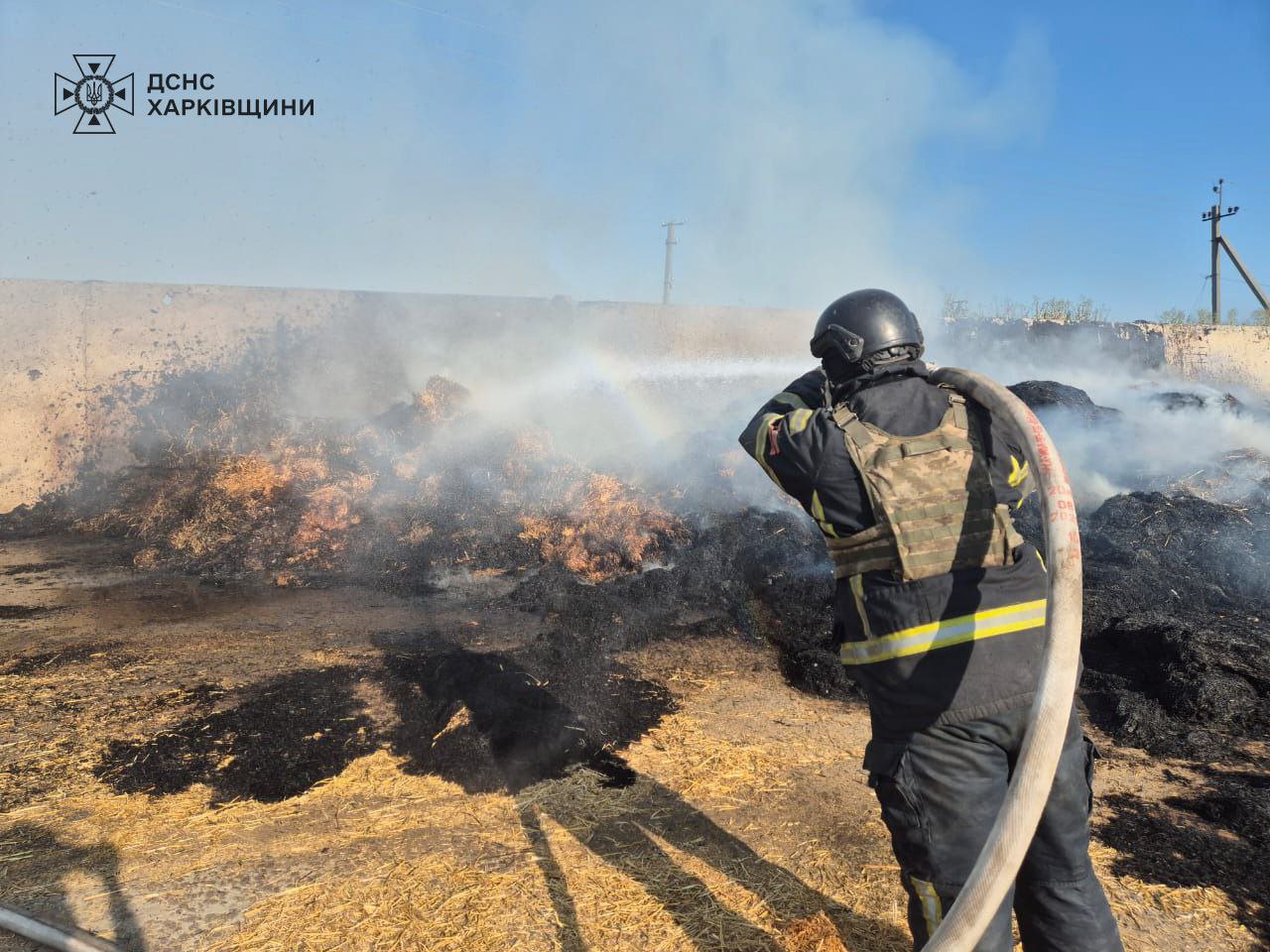 Наслідки обстрілу ферми на Харківщині