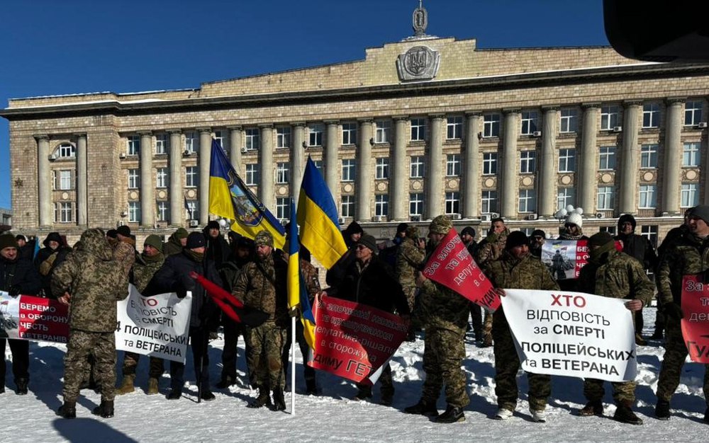 Ветерани під час протесту під Черкаською ОВА