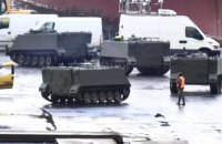 В Іспанії вже завантажили бронетранспортери для України