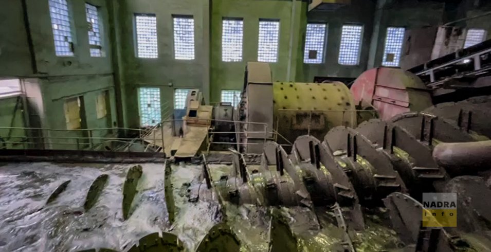 Працює збагачувальна фабрика.