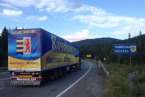 Влада відправляє 330 тонн гумдопомоги на Донбас