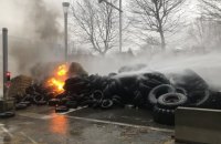 Фермери підпалили шини біля штаб-квартири Єврокомісії, де триває зустріч с/г мінстрів 