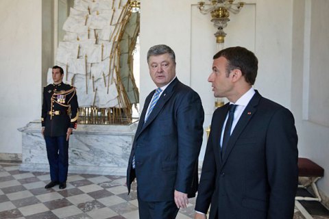 Порошенко призвал Макрона усилить давление на РФ для освобождения украинских политзаключенных