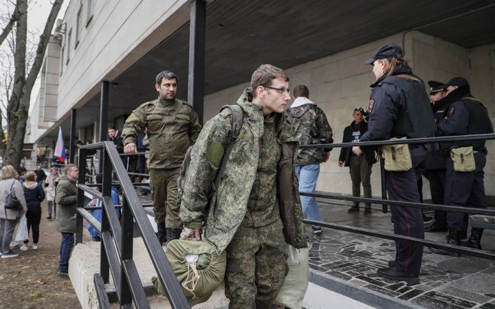 У Севастополі росіяни мобілізовують цивільних осіб із підрозділів Чорноморського флоту
